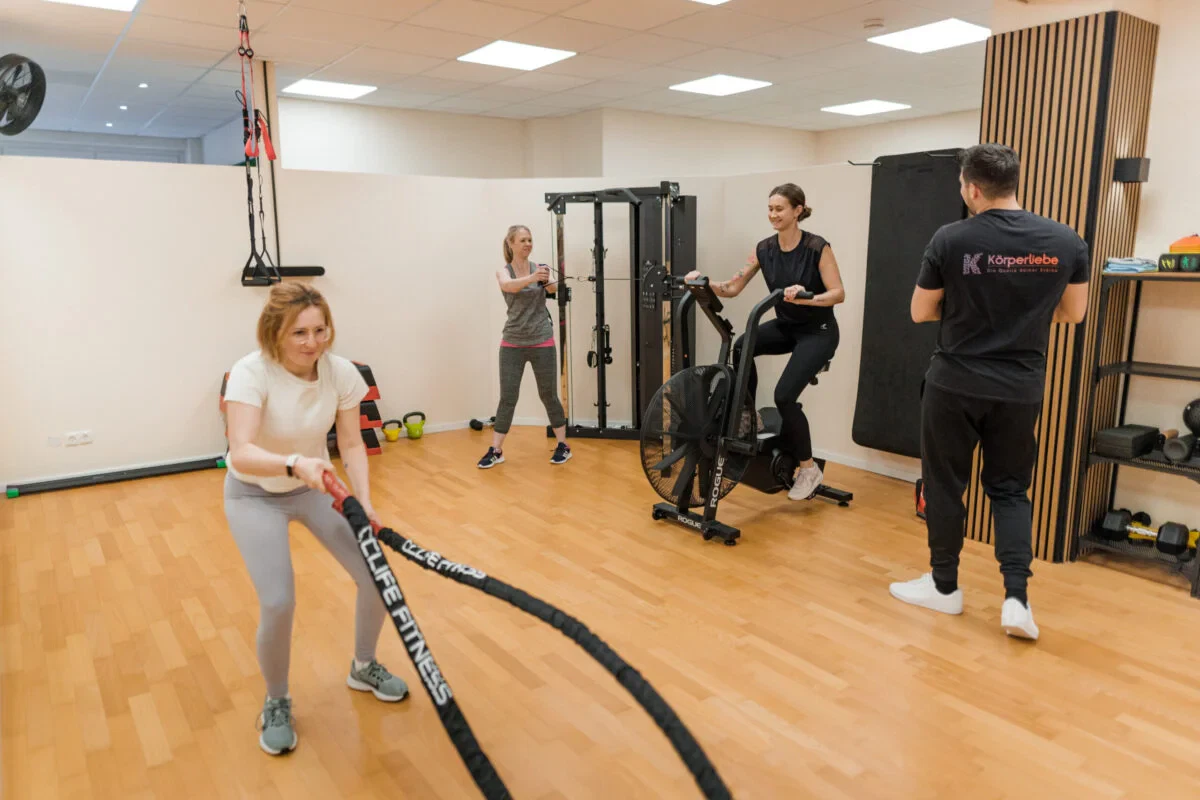 Als Praxis für Physiotherapie, Personal Training und Wellness in Rees-Haldern unterstützen wir dich ein vitales und gesundes Leben zu führen.